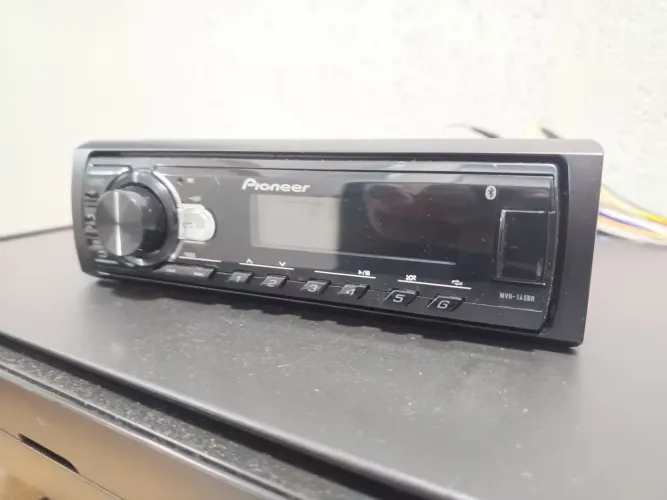 Rádio Pioneer MHV-145BR