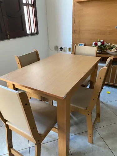 Mesa com cadeiras