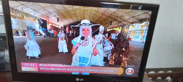 Tv lg  26 polegadas  só funciona  com  conversor 