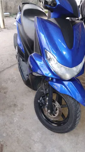 Vendo moto Yamaha flúor ABS ano 2023