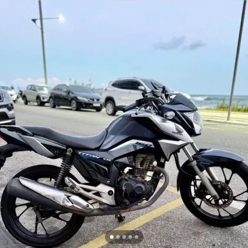 Titan muito conservada