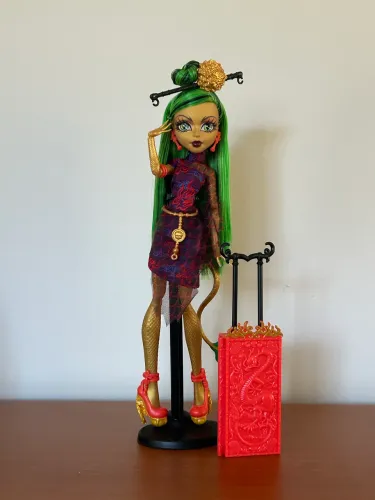 Monster high Jinafire scaris básica