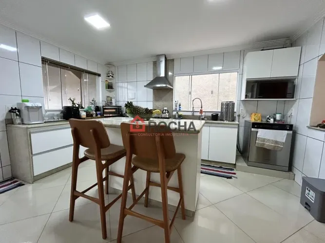 Quadra 7 Sobradinho - Reformada com armários, ótimo local, aceito financiamento