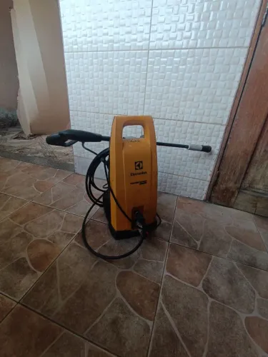 Vendo ou troco jato Eletrolux 2200 wats semi novo funcionando perfeitamente