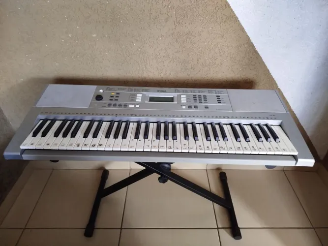 Teclado Arranjador Yamaha YPT-340 (61 Teclas) + Suporte Incluso!