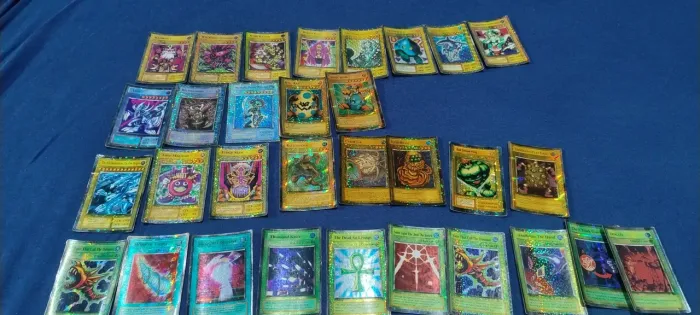 Lote 50 Cartas Brilhantes De banca Yu-Gi-Oh Antigo