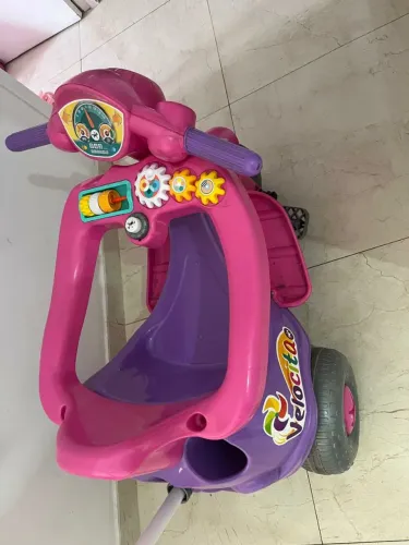 Carrinho de passeio Velocita em perfeito estado de uso.