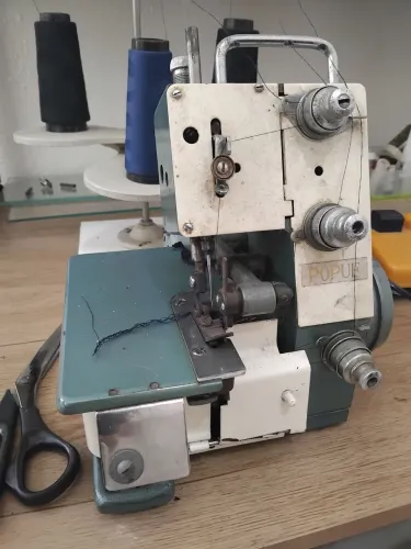 Maquina costura overlock caseira