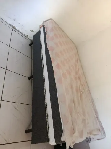 Cama no preço, bem. Conservada ótima qualidade,!!! Pra levar lingeiro!