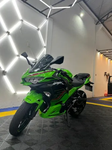 Kawasaki Ninja 400 24/24 (baixo KM)