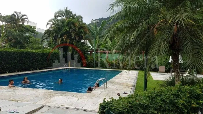 Casa Isolada a Venda em Maresias, Condomínio Fechado com Localização Privilegiada á 100 Me