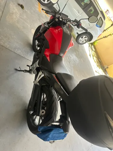 CB 300F, muito nova 8.000 km 