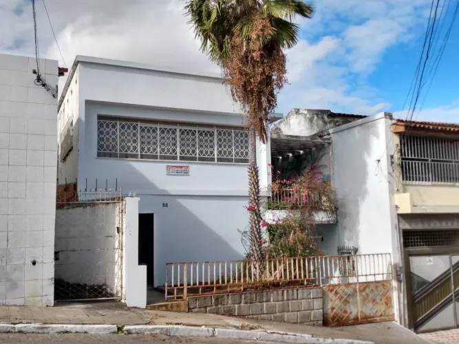 Oportunidade para Reforma - Casa Grande - Comercial ou Residencial
