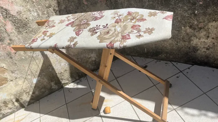 Vende-se tábua de passar roupa