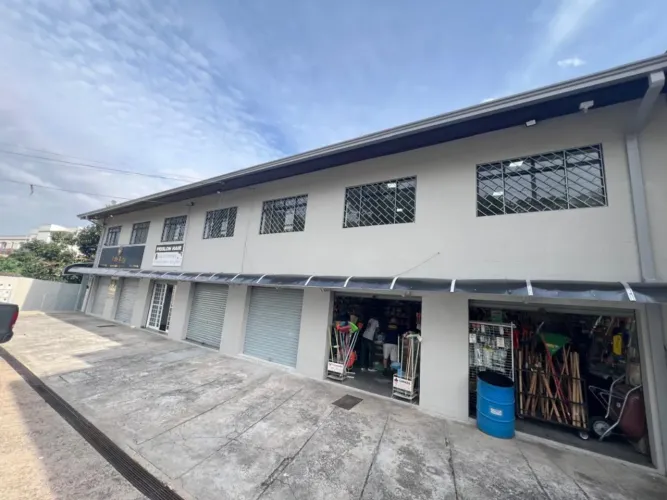 CONJUNTO COMERCIAL NO GUABIROTUBA - PRÓXIMO AO CARTÓRIO UBERABA
