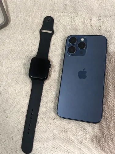 iPhone 15 pro Max 256gb + Apple Watch se2 gps 44m ( L E I A ) 