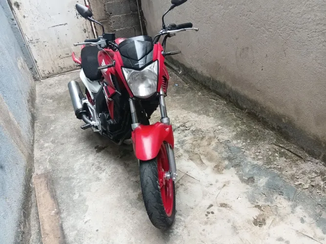Vendo $7.000 ou troco por carro ou moto pra roça