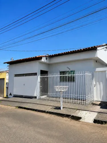 Casa para venda tem 170 metros quadrados com 5 quartos