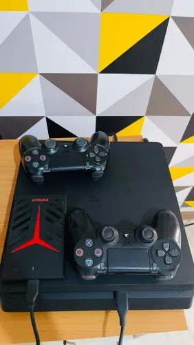 Ps4 slim com 500mb + 1tb no Hd externo e com jogos God of war e FIFA 14
