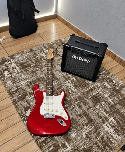 Guitarra mais cubo