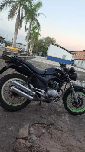 Fan 150, 8 mil reais . Vendo ou troco em biz 125 bem conservada