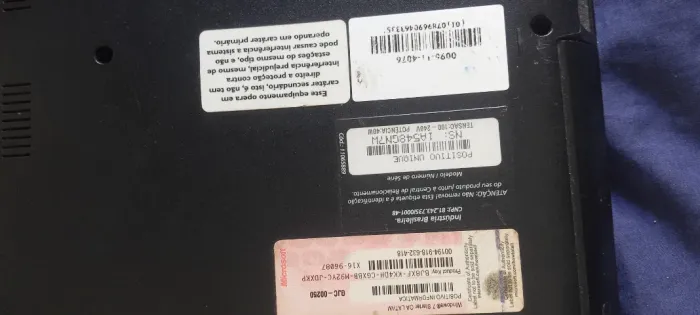 Notebook usado pra retirar peças e aproveitar carcaça  o notebook Asus liga  pra troca pla