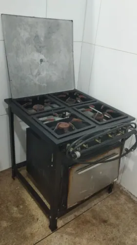2 fogões industriais de 2 e 4 bocas a venda