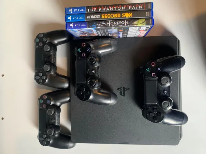 PS4 + CONTROLES + JOGOS + CABOS