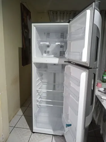 Geladeira semi-nova
