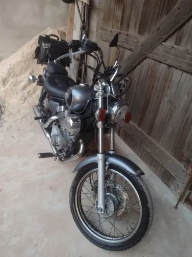 Moto das antigas que não te deixa na mão.