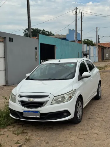 Chevrolet Onix Hatch LT 1.0 8V Flex Power Mec. 4P 2013