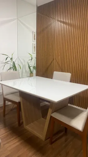 Conjunto Mesa de Jantar com Tampo de Vidro + 3 Cadeiras Estofadas (Excelente Estado)