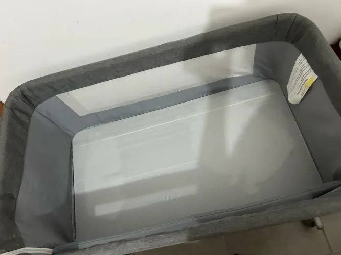 Berço que acopla na cama