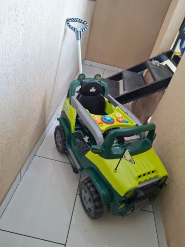 Carro de Passeio Infantil (Jeep)
