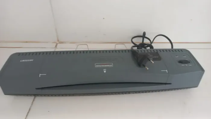 maquina de plastificação em bom estado de conservação.