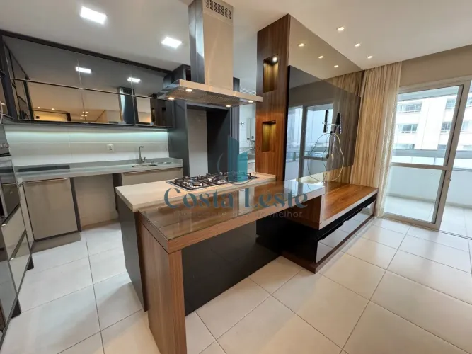 Apartamento de Alto Padrão com 3 Suítes e Vista para o Mar