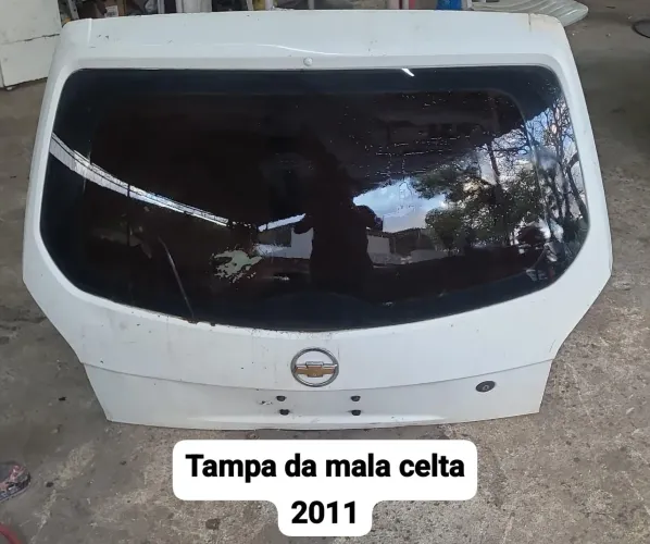Vendo tampa da mala com vidro celta 2011