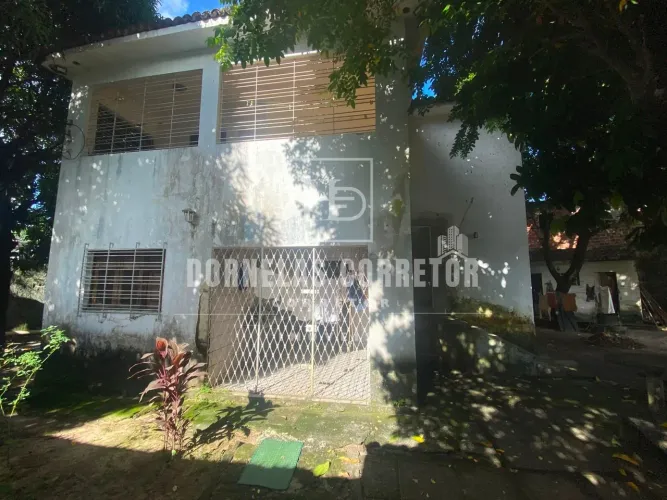 Casa Duplex | 4 Quartos + Dependencia, 2 Banheiros, 2 Cozinhas, Portão Automatico, Arvores