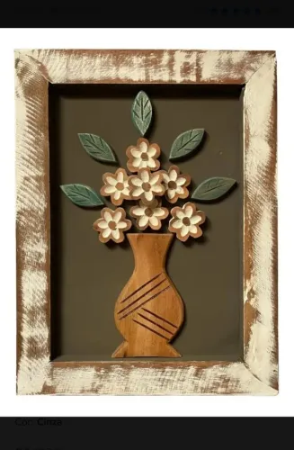 Quadro decorativo em madeira.