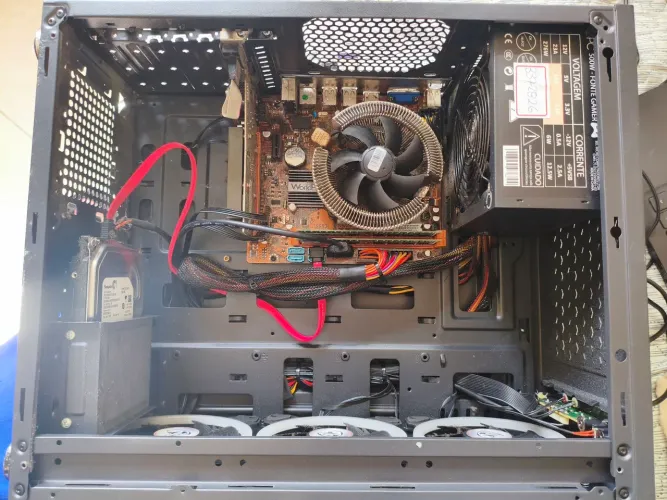 PC Computador Intel 8GB RAM + Placa de Vídeo GT 210 (Gabinete Gamer com 3 Fans)