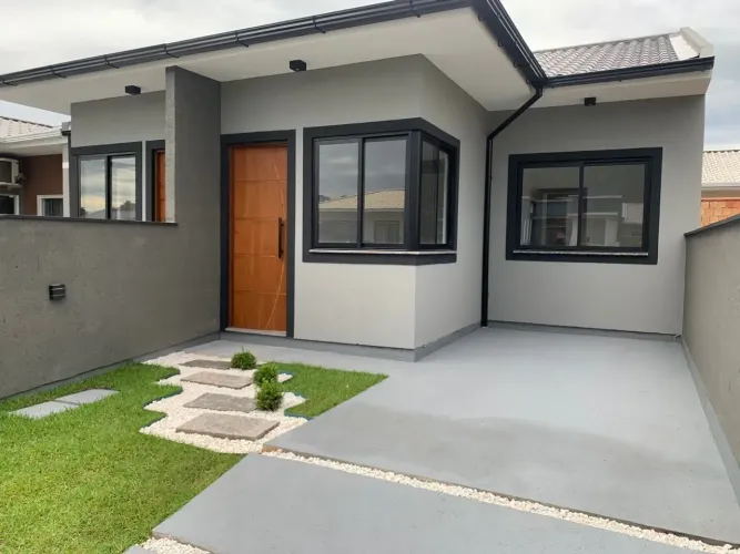 - Casa de 50m2, 2 dorm, sala e cozinha conceito aberto, garagem para 2 veiculos, lavanderi