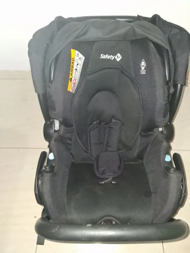 Bebê conforto com suporte e um brinde