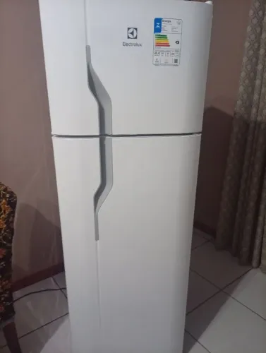 Geladeira 260 litros Nova com 8 meses de uso