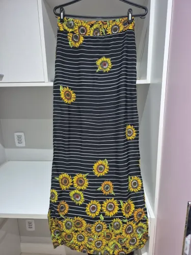 Vendo saia longa estampada com fenda 