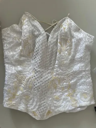 Corselet branco + saia longa acetinada