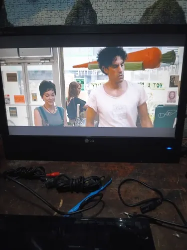 TV Monitor LG M2241A PM, tela 21,5 , acompanha controle pararelo.