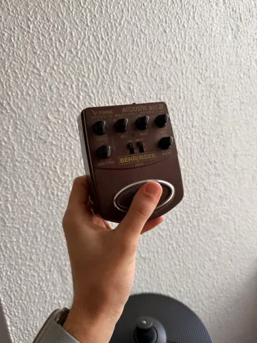 Pedal de violão Behringer