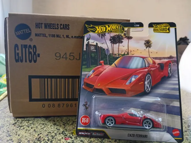 Hotwheels Enzo Ferrari Premium Boulevard