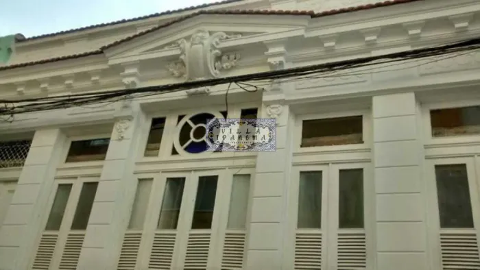 CASA DE VILA NA GLÓRIA COM 5 QUARTOS, 189M², 5 BANHEIROS E 2 VAGAS!