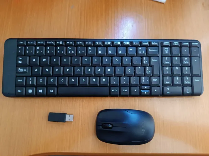 Kit Teclado e Mouse Sem Fio MK220 Preto Logitech